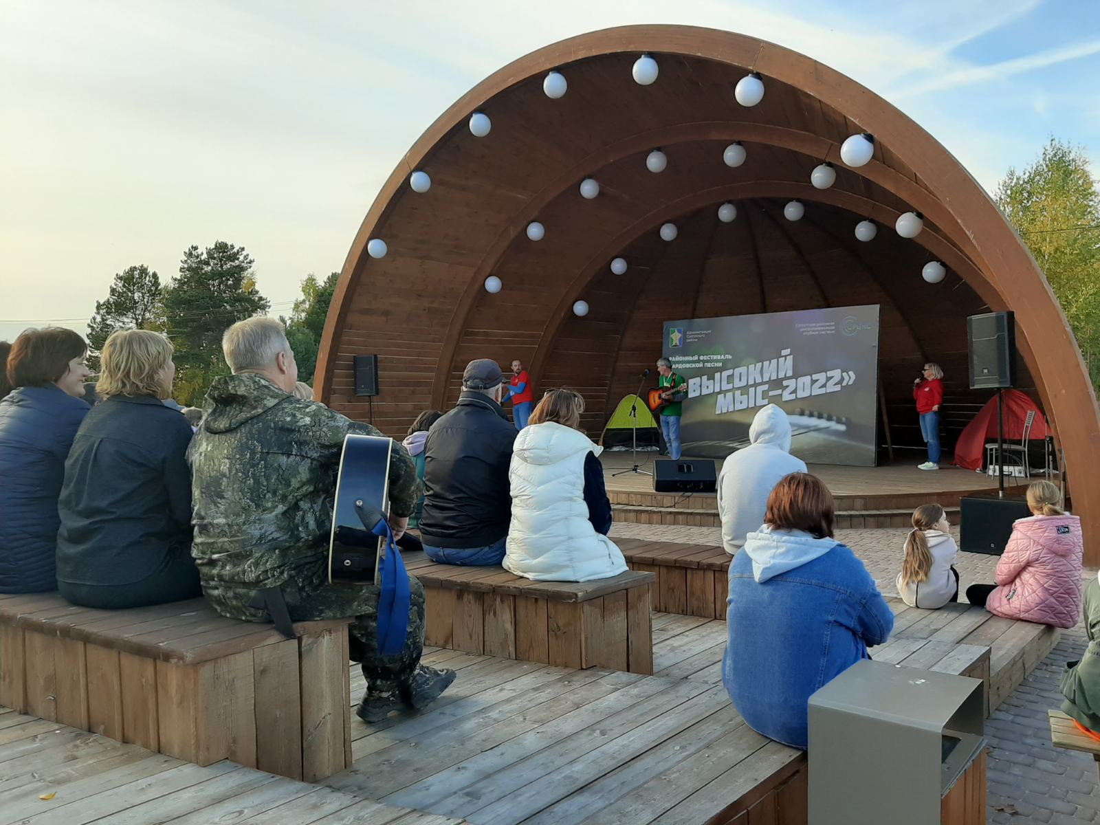 Бардовская площадь в п. Высокий Мыс